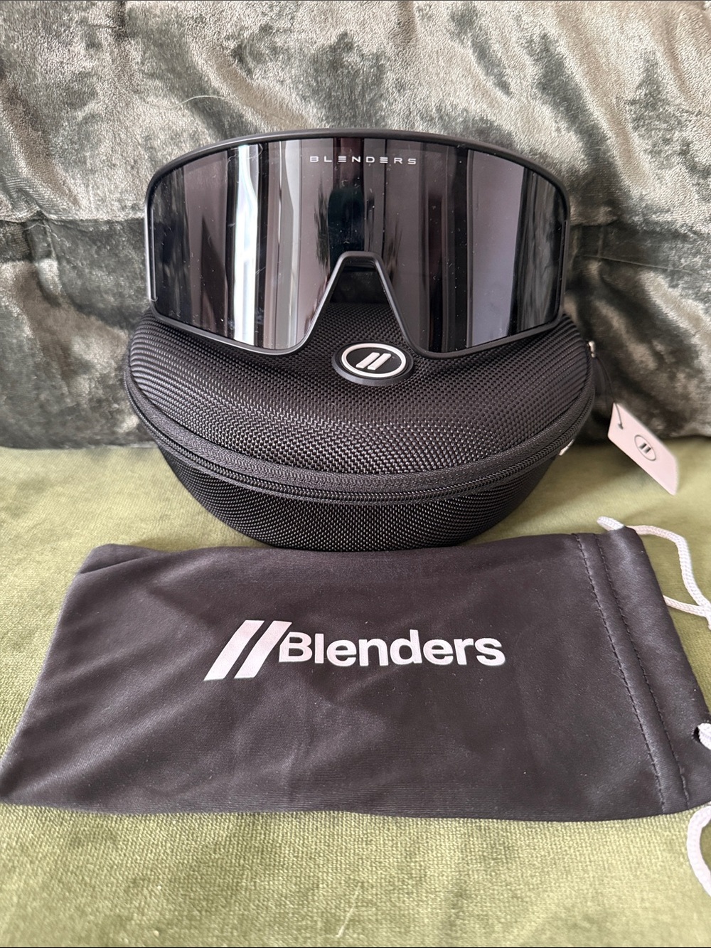 Blenders Eclipse Concord Fast Matte Black/ Polarized Smoke NWT